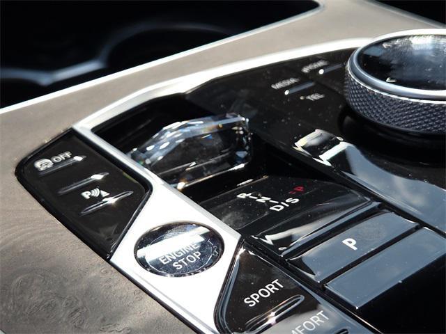 Photo of 2025 Mineral White Metallic BMW X7