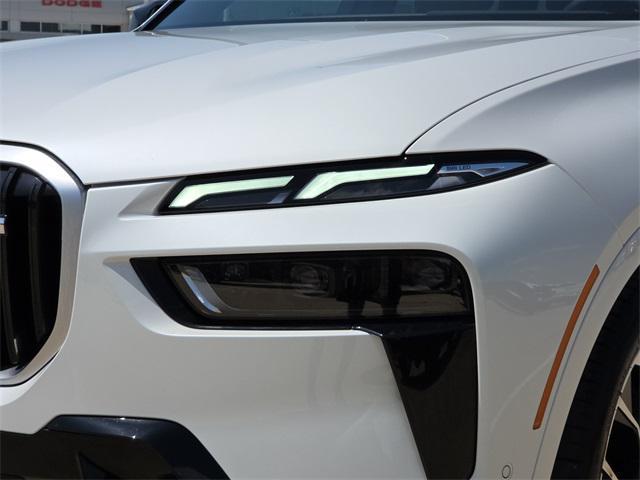Photo of 2025 Mineral White Metallic BMW X7