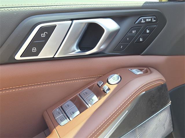 Photo of 2025 Mineral White Metallic BMW X7