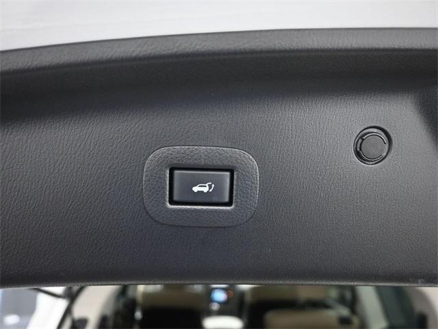 Photo of 2021 Moonstone White INFINITI QX80