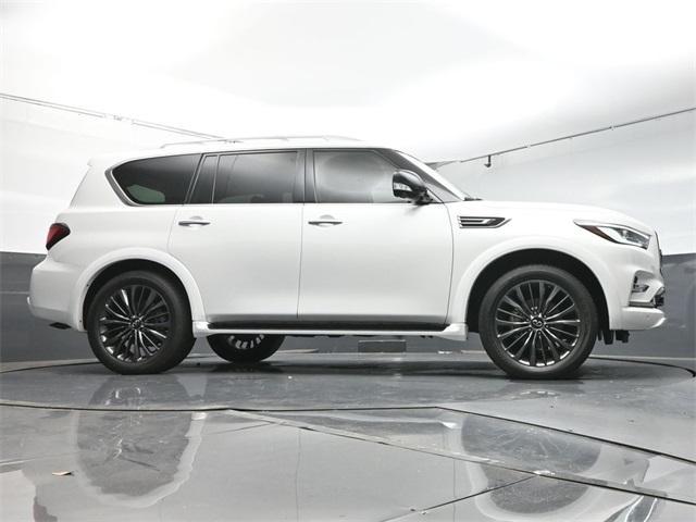 Photo of 2021 Moonstone White INFINITI QX80