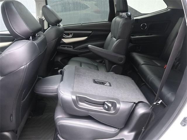 Photo of 2021 Crystal White Pearl Subaru Ascent
