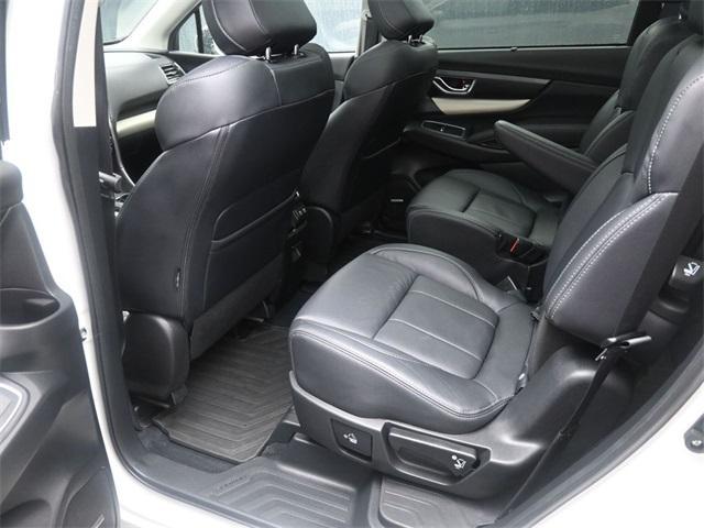 Photo of 2021 Crystal White Pearl Subaru Ascent