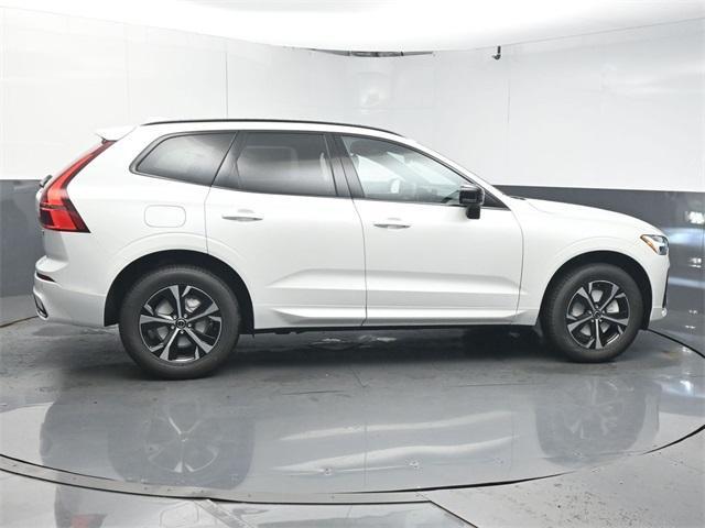 Photo of 2026 Crystal White Volvo XC60