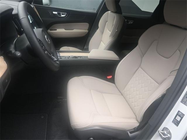 Photo of 2026 Crystal White Volvo XC60