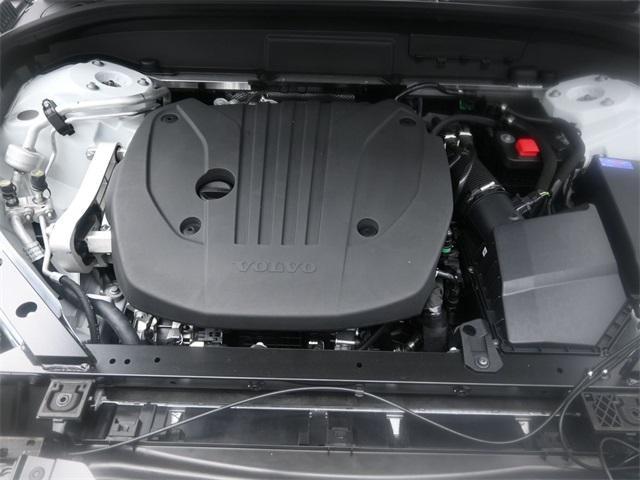 Photo of 2026 Crystal White Volvo XC60