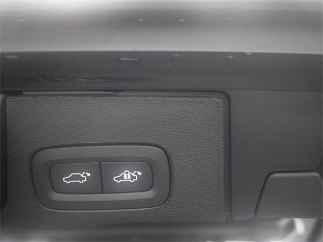 Photo of 2026 Crystal White Volvo XC60