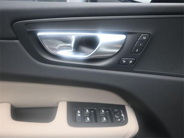 Photo of 2026 Crystal White Volvo XC60