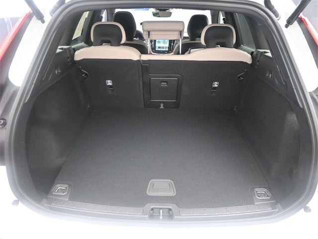 Photo of 2026 Crystal White Volvo XC60