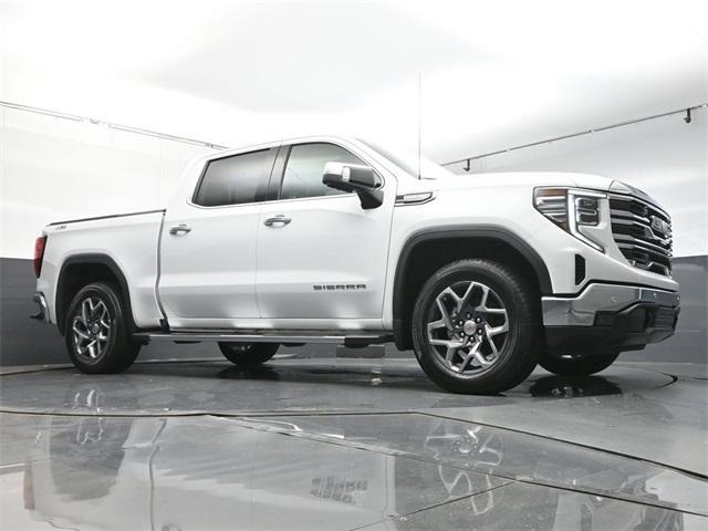 Photo of 2022 Summit White GMC Sierra 1500