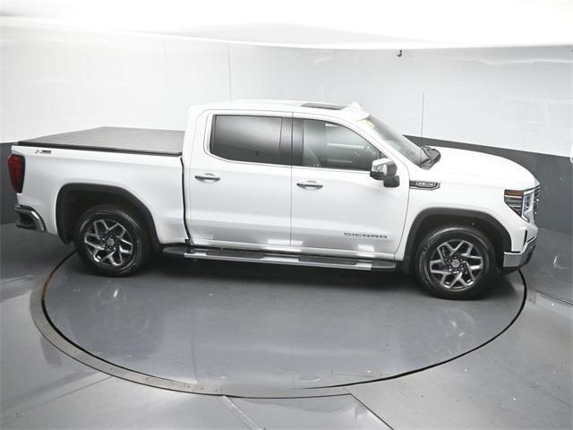 Photo of 2022 Summit White GMC Sierra 1500