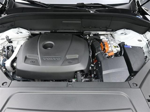 Photo of 2025 White Volvo XC90 Plug-In Hybrid