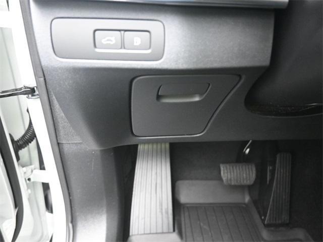 Photo of 2025 White Volvo XC90 Plug-In Hybrid