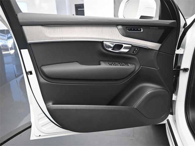 Photo of 2025 White Volvo XC90 Plug-In Hybrid