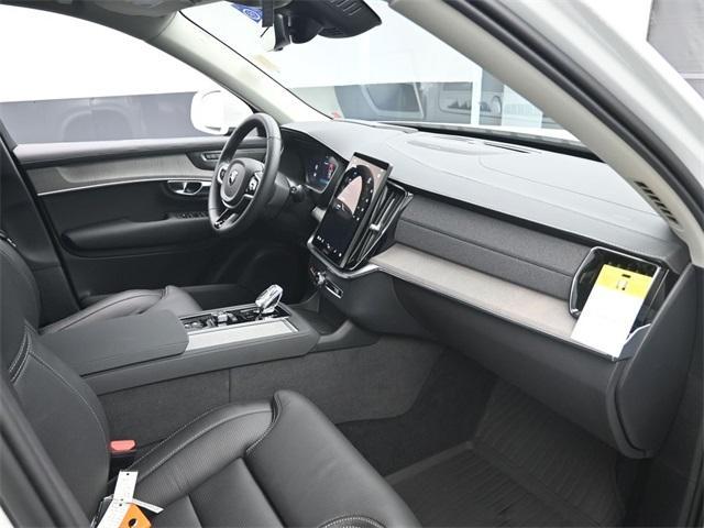 Photo of 2025 White Volvo XC90 Plug-In Hybrid