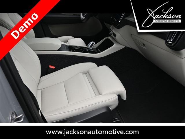 Photo of 2025 Metallic Volvo XC40