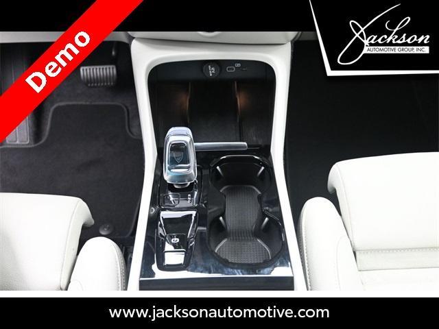 Photo of 2025 Metallic Volvo XC40