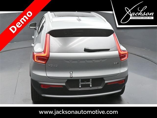 Photo of 2025 Metallic Volvo XC40