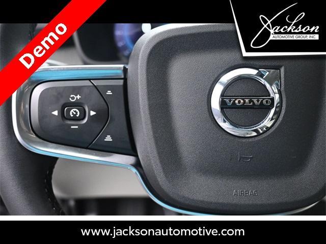 Photo of 2025 Metallic Volvo XC40