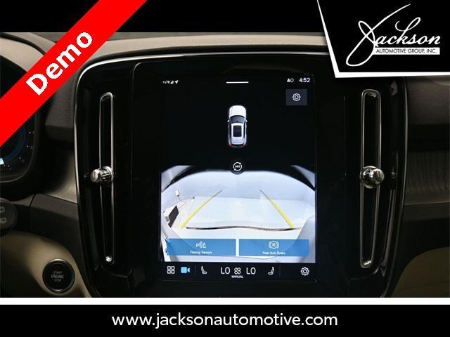 Photo of 2025 Metallic Volvo XC40