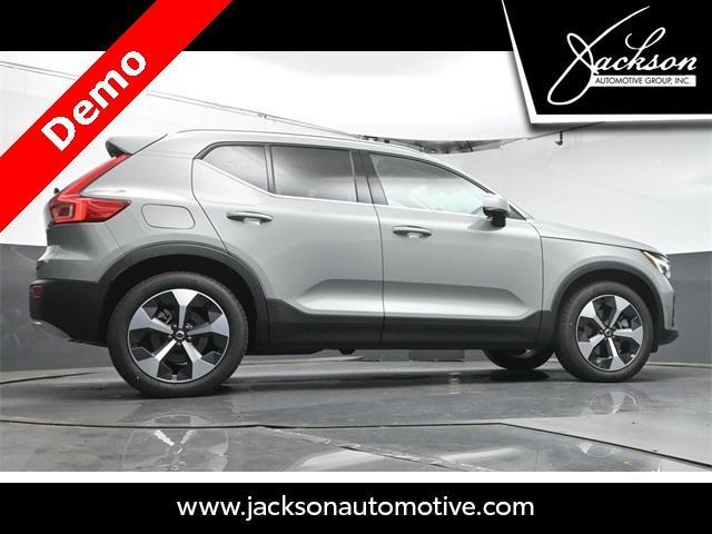 Photo of 2025 Metallic Volvo XC40