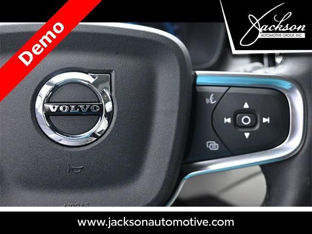 Photo of 2025 Metallic Volvo XC40
