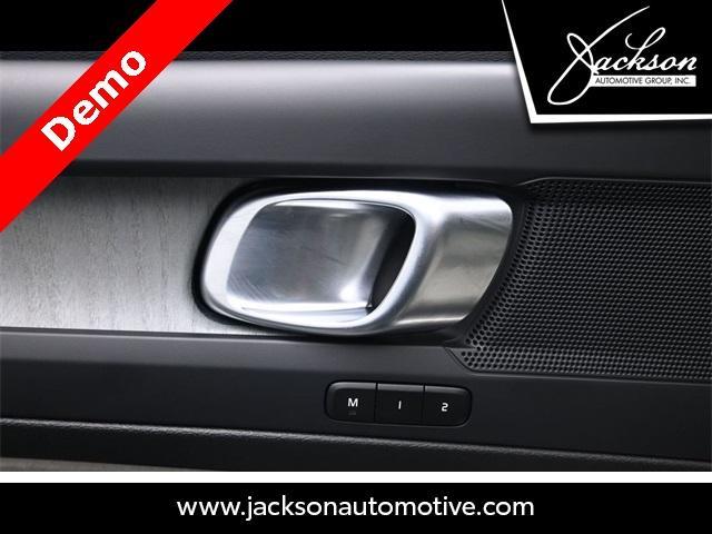 Photo of 2025 Metallic Volvo XC40