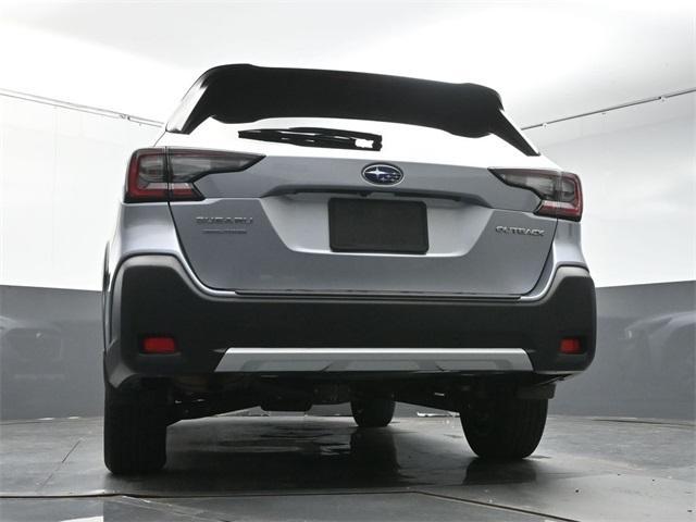 Photo of 2024 Ice Silver Metallic Subaru Outback