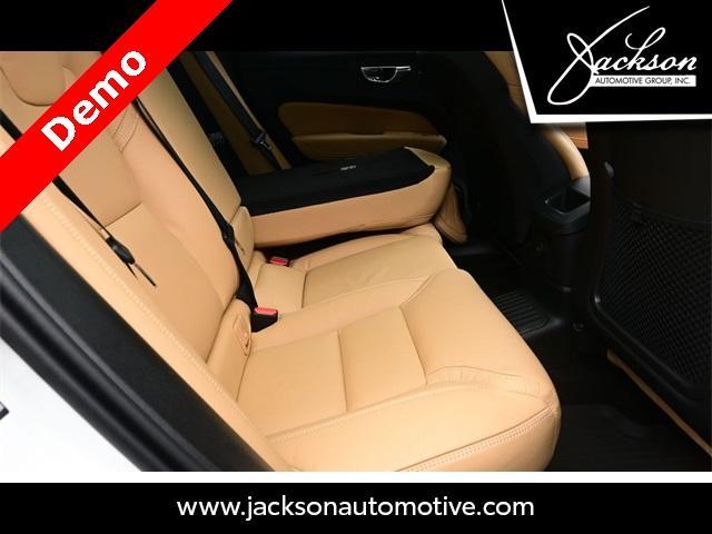 Photo of 2025 Crystal White Metallic Volvo XC60 Plug-In Hybrid