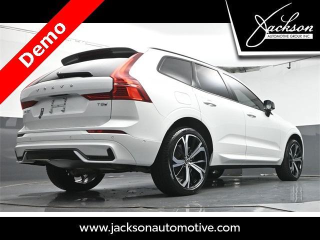 Photo of 2025 Crystal White Metallic Volvo XC60 Plug-In Hybrid