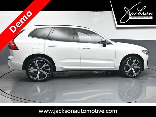Photo of 2025 Crystal White Metallic Volvo XC60 Plug-In Hybrid