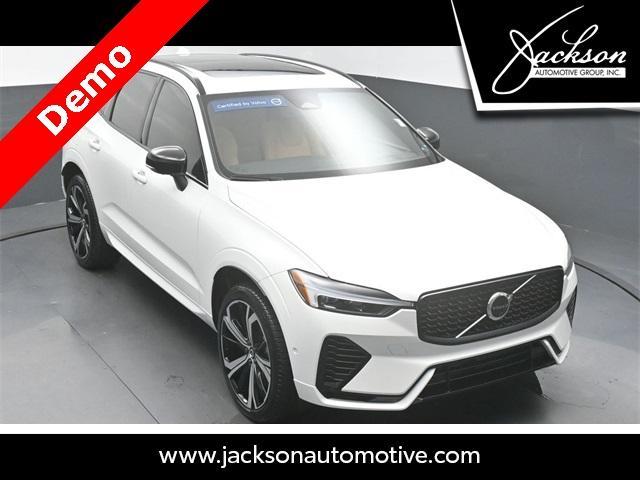 Photo of 2025 Crystal White Metallic Volvo XC60 Plug-In Hybrid