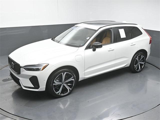 Photo of 2025 Crystal White Metallic Volvo XC60 Plug-In Hybrid