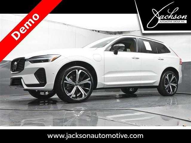 Photo of 2025 Crystal White Metallic Volvo XC60 Plug-In Hybrid
