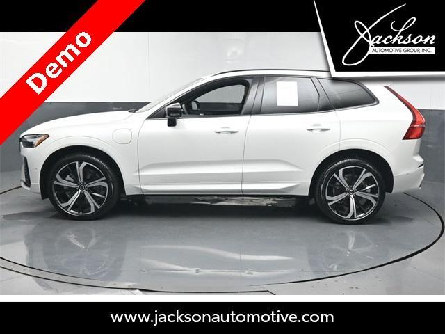 Photo of 2025 Crystal White Metallic Volvo XC60 Plug-In Hybrid