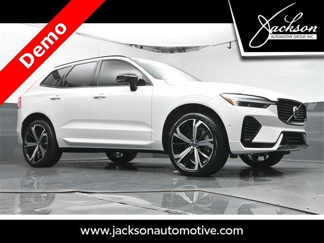 Photo of 2025 Crystal White Metallic Volvo XC60 Plug-In Hybrid