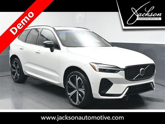 Photo of 2025 Crystal White Metallic Volvo XC60 Plug-In Hybrid