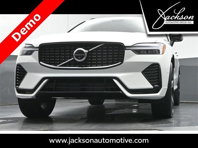 Photo of 2025 Crystal White Metallic Volvo XC60 Plug-In Hybrid