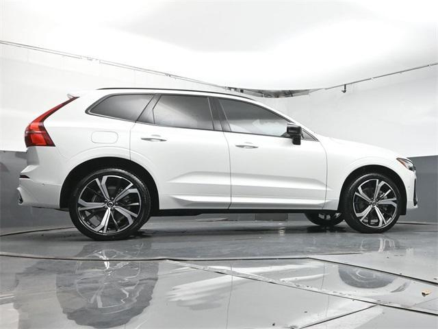 Photo of 2025 Crystal White Metallic Volvo XC60 Plug-In Hybrid