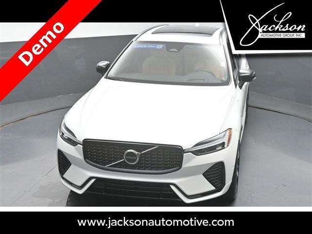 Photo of 2025 Crystal White Metallic Volvo XC60 Plug-In Hybrid