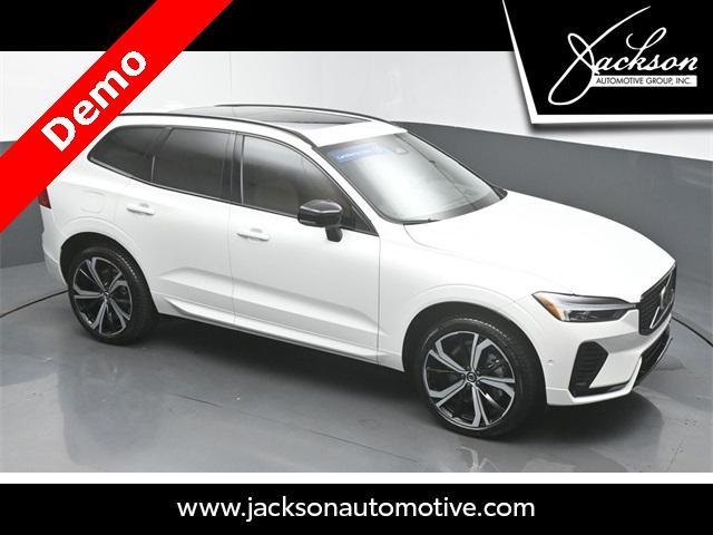 Photo of 2025 Crystal White Metallic Volvo XC60 Plug-In Hybrid