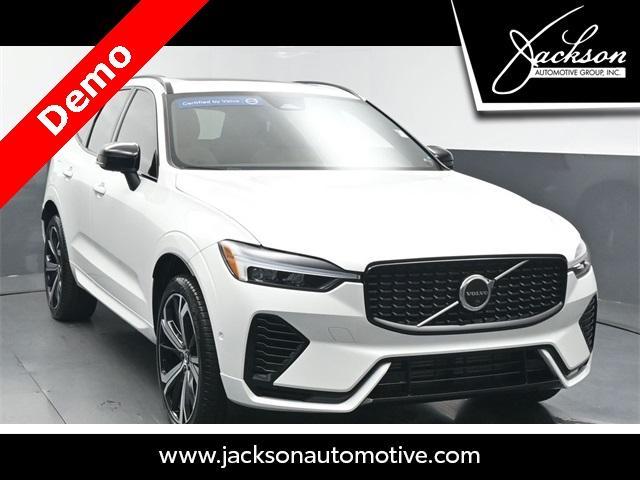 Photo of 2025 Crystal White Metallic Volvo XC60 Plug-In Hybrid