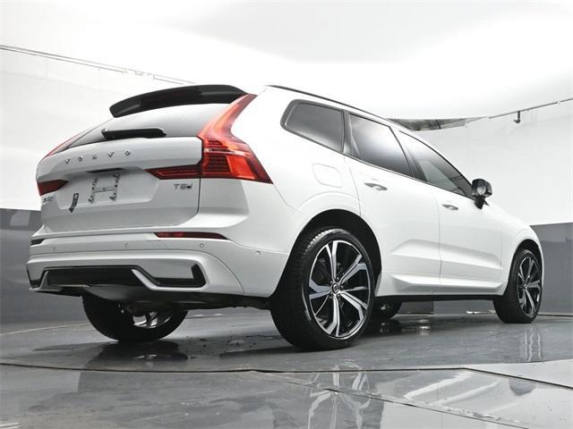 Photo of 2025 Crystal White Metallic Volvo XC60 Plug-In Hybrid