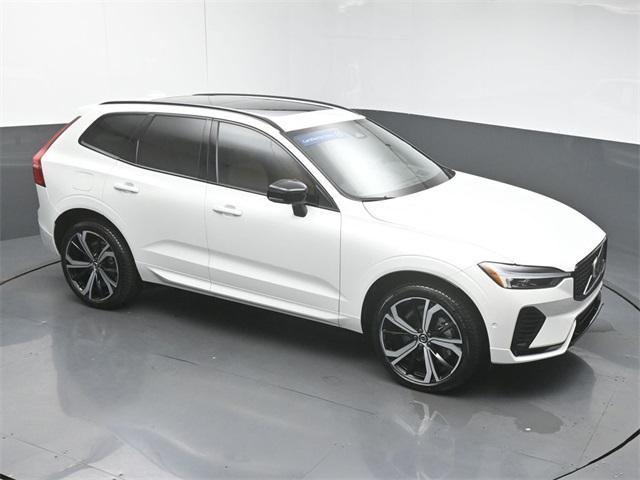 Photo of 2025 Crystal White Metallic Volvo XC60 Plug-In Hybrid