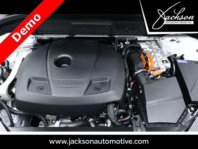 Photo of 2025 Crystal White Metallic Volvo XC60 Plug-In Hybrid