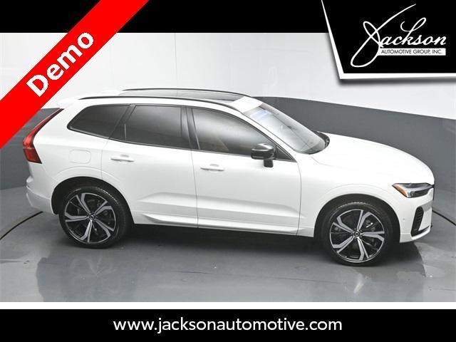 Photo of 2025 Crystal White Metallic Volvo XC60 Plug-In Hybrid