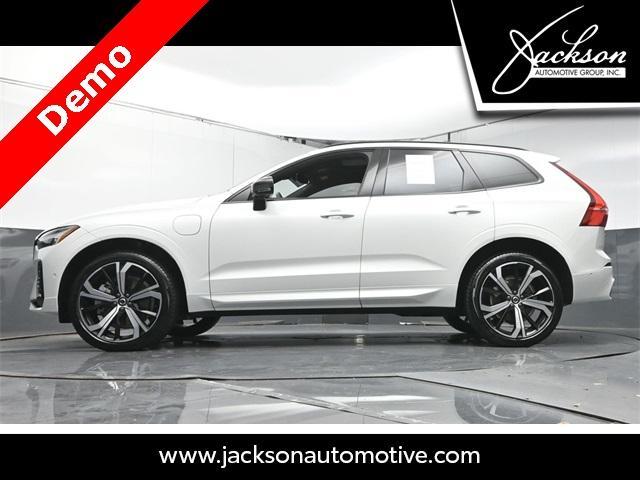 Photo of 2025 Crystal White Metallic Volvo XC60 Plug-In Hybrid