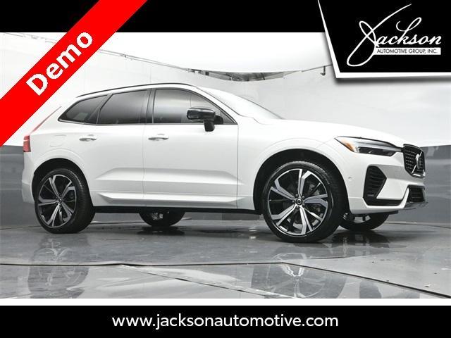 Photo of 2025 Crystal White Metallic Volvo XC60 Plug-In Hybrid
