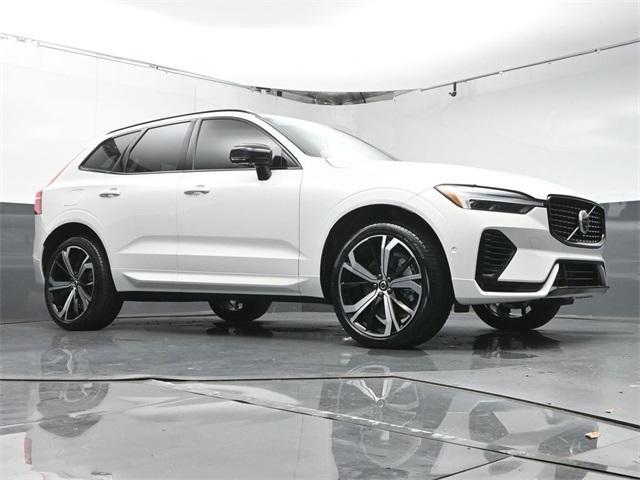 Photo of 2025 Crystal White Metallic Volvo XC60 Plug-In Hybrid