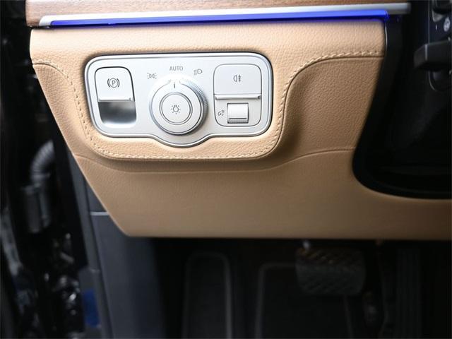 Photo of 2025 Obsidian Black Mercedes-Benz GLE 450e